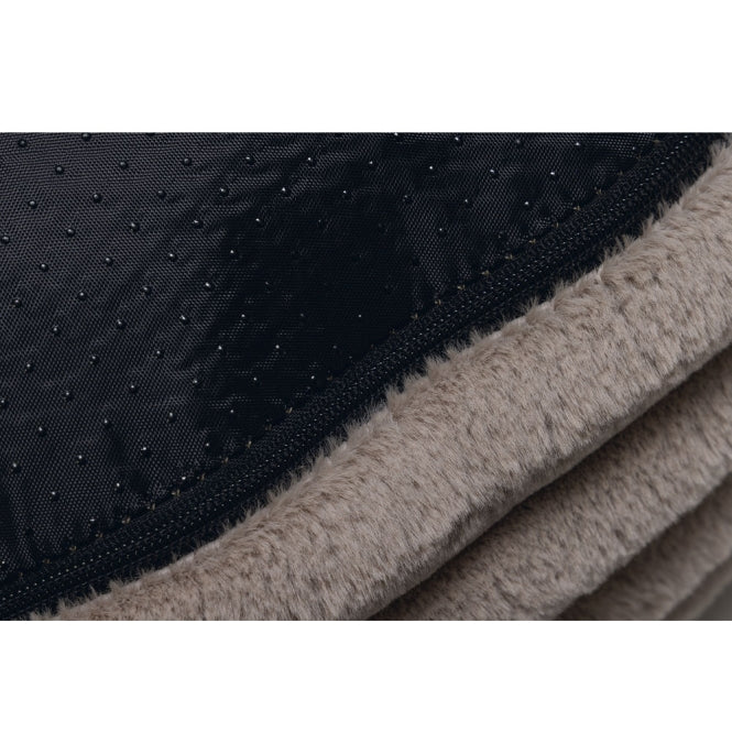 Designed by Lotte Hundebett Reza – rund, beige