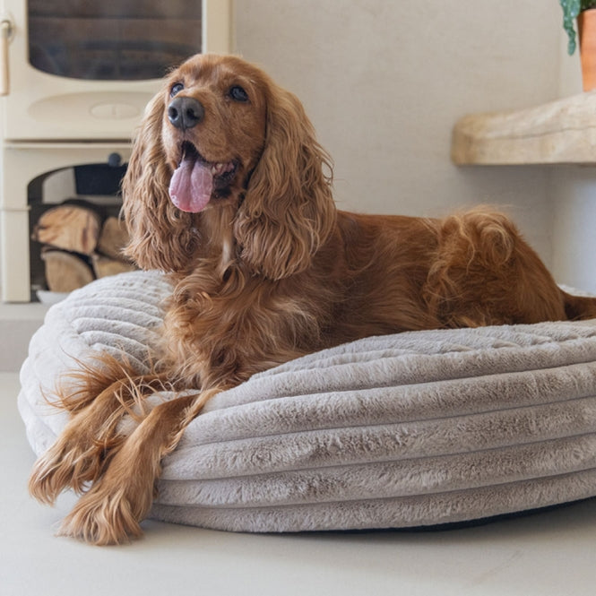 Designed by Lotte Hundebett Reza – rund, beige