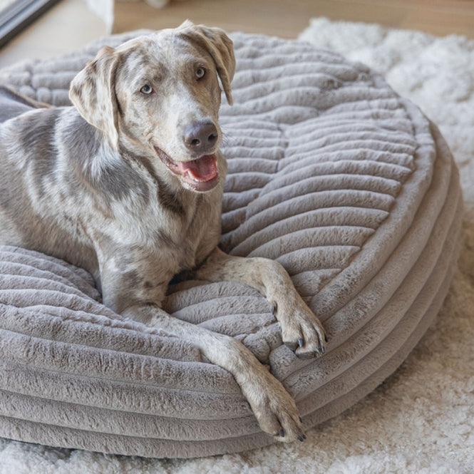 Designed by Lotte Hundebett Reza – rund, beige